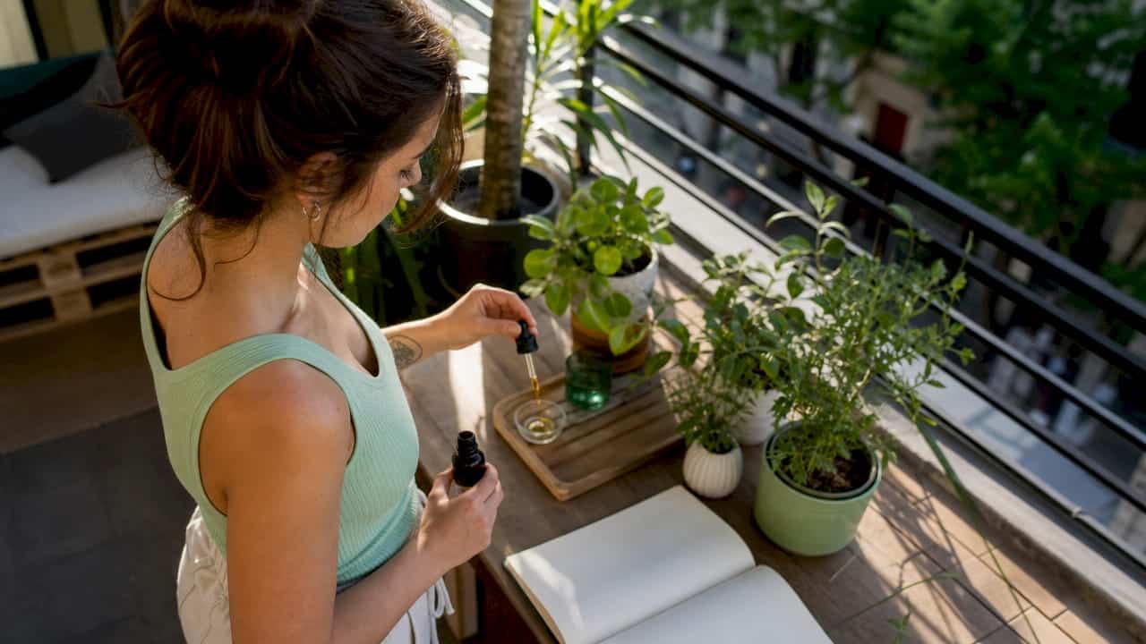 A person dosing their CBD at home
